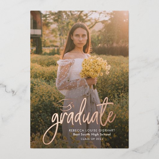 Graduate 2024 Moderne Rose Gold Foto Abschluss Folieneinladung (Vorderseite)