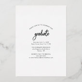 Graduate 2024 Moderne Rose Gold Foto Abschluss Folieneinladung (Rückseite)