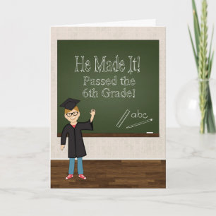 Graduate 6 mit Cartoon Boy und Chalkboard Ankündigung