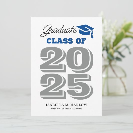 Graduate Blue und Grau Abschluss Ankündigung (Stehend Vorderseite)