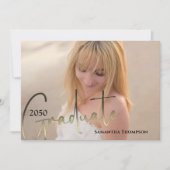 Graduate Calligraphy Script Black Gold Zwei-Foto Einladung (Vorderseite)