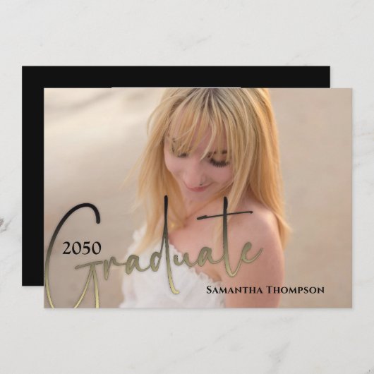 Graduate Calligraphy Script Black Gold Zwei-Foto Einladung (Vorne/Hinten)