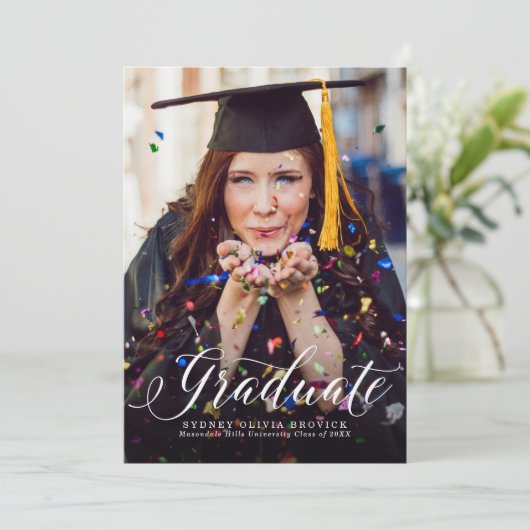Graduate Classic Script Foto vertikaler Abschluss Ankündigung (Stehend Vorderseite)