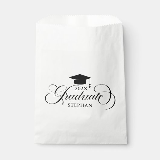 Graduate Elegant Black Script Typografy Geschenktütchen (Vorderseite)