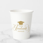 Graduate Elegant Gold Script Typografie Pappbecher (Vorderseite)