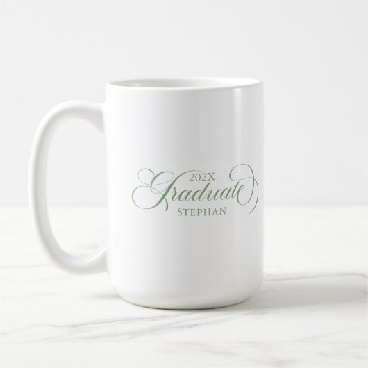 Graduate Elegant Sage Green Script Typografie Kaffeetasse (Links)