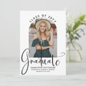 Graduate Elegant Script Graduation Arch Photo Einladung (Stehend Vorderseite)