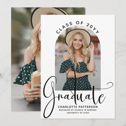 Graduate Elegant Script Graduation Arch Photo Einladung (Vorne/Hinten)