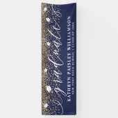 Graduate Elegante Script Gold Confetti Abschluss Banner (Vertikal)