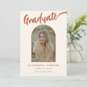 Graduate Foto Arch Burnt Orange Script Ankündigung (Stehend Vorderseite)