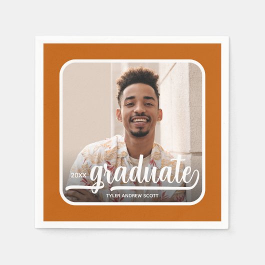 Graduate Foto Bold Script Burnt Orange Serviette (Vorderseite)