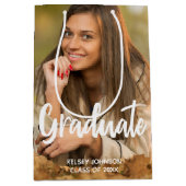 Graduate Foto Bold Script Custom Abschluss Mittlere Geschenktüte (Vorderseite)