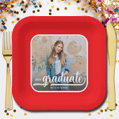 Graduate Foto Bold Script Red Abschluss Pappteller