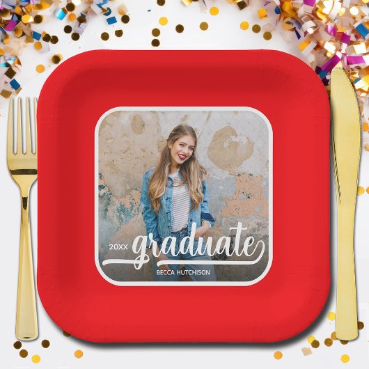 Graduate Foto Bold Script Red Abschluss Pappteller