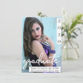 Graduate Foto | Chic Script Simple Keepake Ankündigung (Stehend Vorderseite)