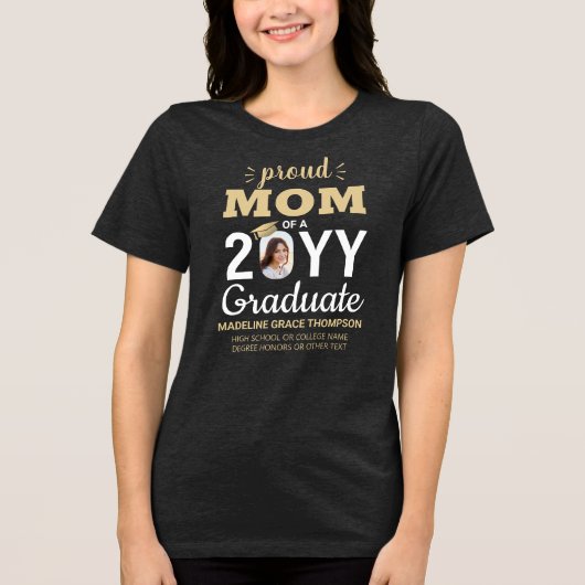 Graduate Foto Class Year Proud Mama Abschluss Tri-Blend Shirt (Vorderseite)