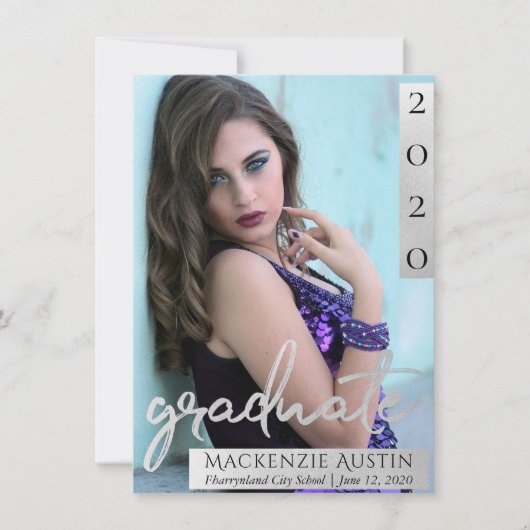 Graduate Foto | Silver Script Brush Grad Keepake Ankündigung (Vorderseite)