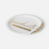 Graduate Gold Script | Eleganter handgeschriebener Pappteller (Schrägansicht)