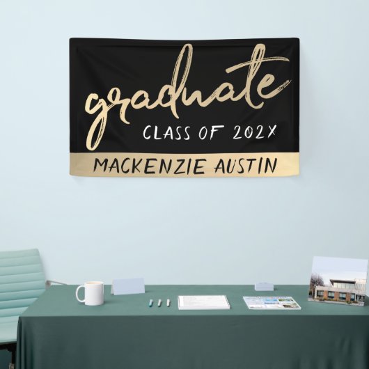 Graduate Gold Script | Klassischer Brush mit dem J Banner (Messeveranstaltung)