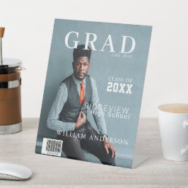 Graduate Magazine Foto Abschluss Willkommen Sockelschild