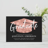 Graduate Metallic Rose Gold Cap Black Abschluss Ankündigung (Stehend Vorderseite)