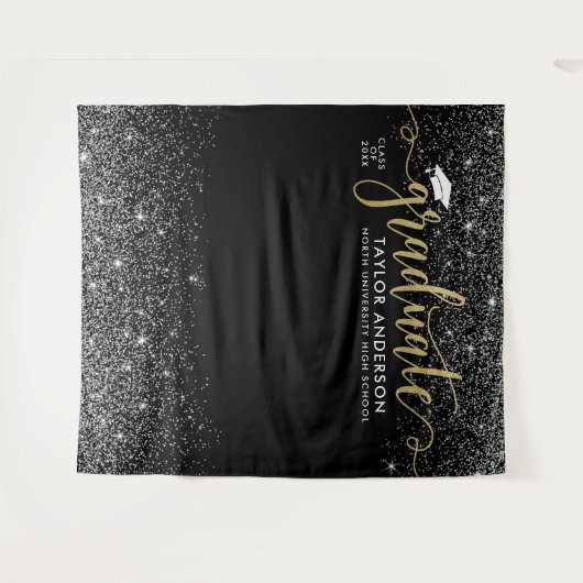 Graduate Modern Gold Script Black Graduation Party Wandteppich (Vorderseite (Horizontal))