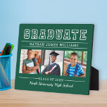 Graduate Modern Green 3 Foto Abschluss Fotoplatte<br><div class="desc">Das klassische Schild mit 3 Foto-Abschluss-Plakatwand mit einfacher Schrift zeigt Graduate in fettgedruckter Serifenschrift mit modernem,  benutzerdefiniertem Text,  der vollständig an den Namen,  das Klassenzimmer und den Schulnamen des Absolventen angepasst werden kann. Fügen Sie drei Lieblingsbilder des Absolventen den Quadrat-Platzhalterbildern hinzu. Die Farbe des grünen Hintergrunds kann geändert werden.</div>