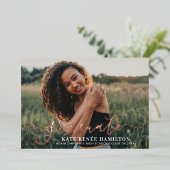 Graduate Modern Rose Gold Script Abschluss Foto Folieneinladung (Stehend vorne)