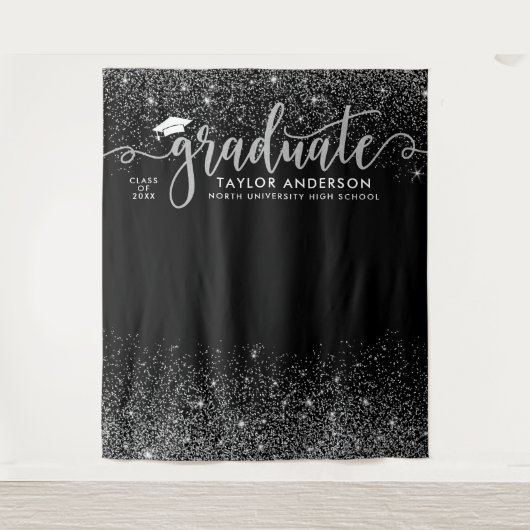 Graduate Modern Silver Script Graduation Party Wandteppich (Vorderseite)