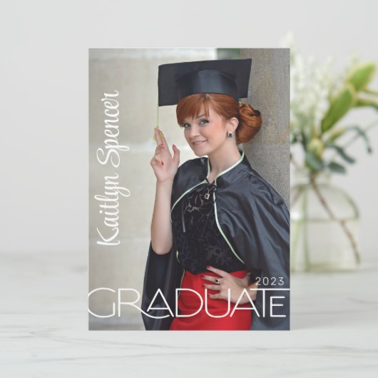 Graduate Modern Typografy 2 Fotos Abschluss Ankündigung (Stehend Vorderseite)