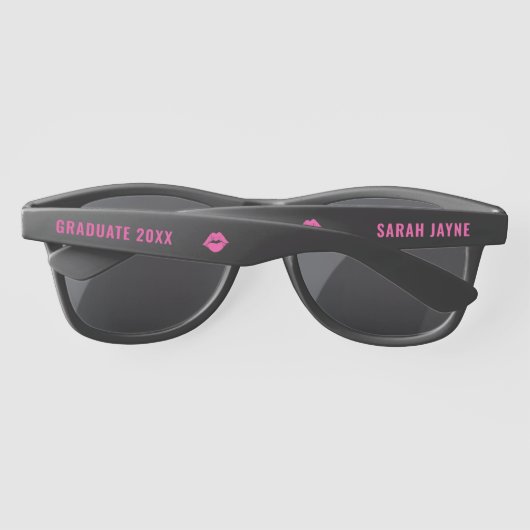 Graduate Name Pink Lips Lipstick Kiss Sonnenbrille (Rückseite)