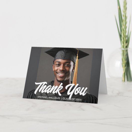 Graduate Photo Bold Script Overlay Graduation Dankeskarte (Vorderseite)