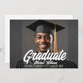 Graduate Photo with Bold Script Graduation Ankündigung (Vorne/Hinten)