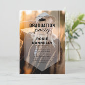 Graduate Sash Foto Graduation Party Einladung (Stehend Vorderseite)