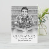 Graduate Schwarz-weiß Male Foto Abschluss Ankündigung (Stehend Vorderseite)