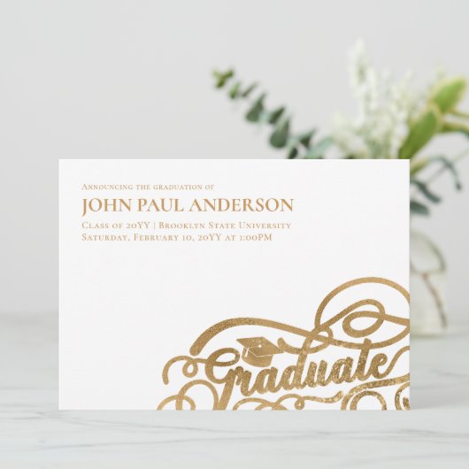 Graduate Script Abschluss Grad Cap White Gold Ankündigung (Stehend Vorderseite)