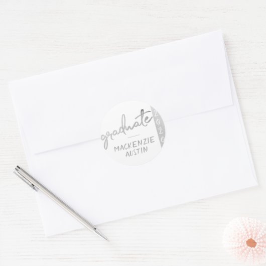 Graduate Silver Script | Trendy Imitats Metallic Runder Aufkleber (Umschlag)