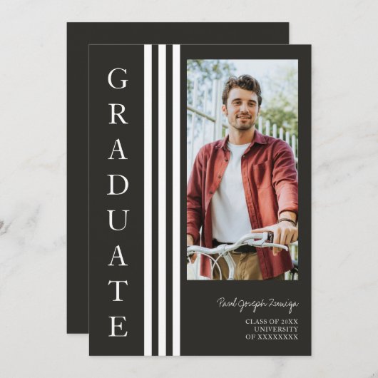 Graduate Simple Chic Trendy Script Photo Einladung (Vorne/Hinten)