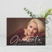 Graduate Simple Chic White Script Foto Party Einladung (Stehend Vorderseite)