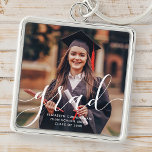 Graduate Simple Modern Script Classic Foto Schlüsselanhänger<br><div class="desc">Dieses einfache und klassische Design besteht aus Sans Serif und spielerischer kursiver Typografie und fügt ein individuelles Foto hinzu.</div>