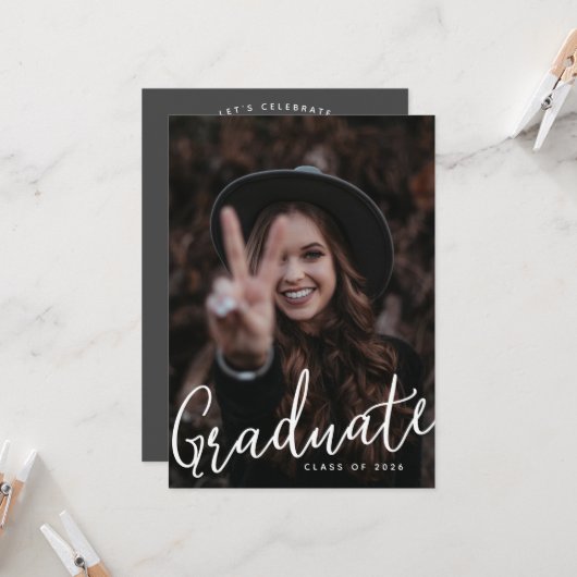Graduate Two Foto Custom Moderner Abschluss Einladung (Vorderseite/Rückseite Beispiel)