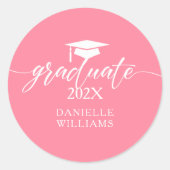 Graduate White Typography On Pink Background Runder Aufkleber (Vorderseite)