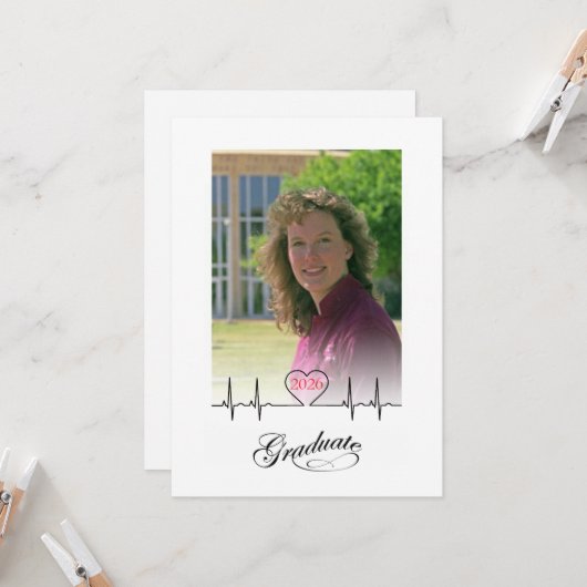 Graduation Announcement for a Nurse - heartline  Karte (Vorderseite/Rückseite Beispiel)