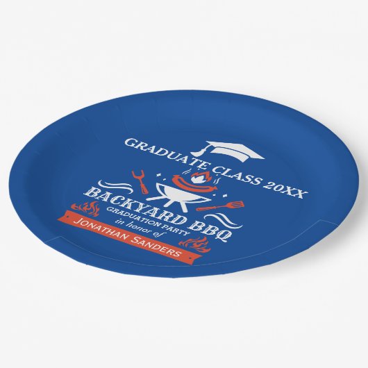 Graduation BBQ Party Backyard Blue Pappteller (Schrägansicht)