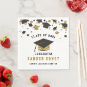 Graduation Cap Class of 2021 für Black & Gold Glit Serviette (Beispiel)