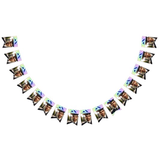 Graduation Cap, Diploma & 16-Foto Blue on Rainbow Wimpelkette (Alle)