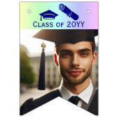 Graduation Cap, Diploma & 16-Foto Blue on Rainbow Wimpelkette (Zweite Fahne)