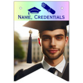 Graduation Cap, Diploma & 16-Foto Blue on Rainbow Wimpelkette (Erste Fahne)