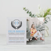 Graduation Party 2025 Monogram Light Blue Einladung (Stehend Vorderseite)