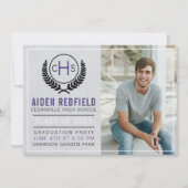 Graduation Party 2025 Monogramm Lila Einladung (Vorderseite)